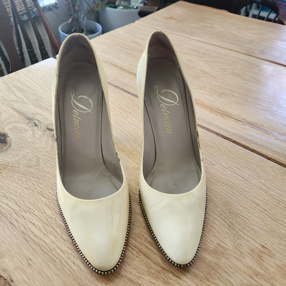 Delman Cream Color Leather Pumps Heels Beaded Accent Tortise Shell Stilettos 9.5